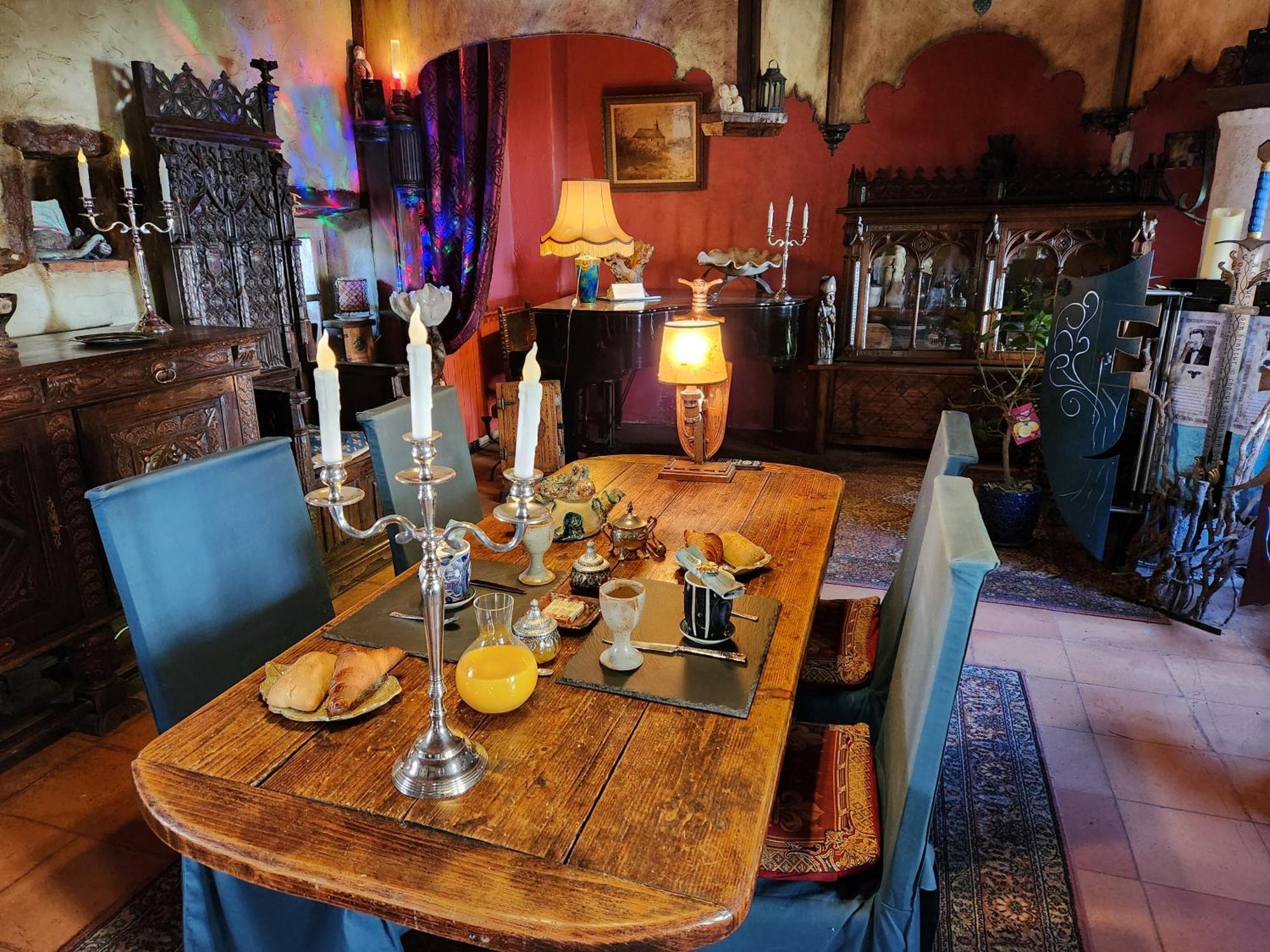 Bed and Breakfast La Chaumiere Magique Des Elfes Et Ses Enigmes Servas  Exterior foto